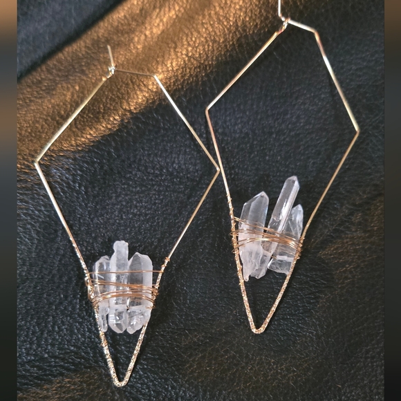 Quarts pillar hand hammered gold wire drop earrings approx. 3.5" lightweight - Picture 5 of 8